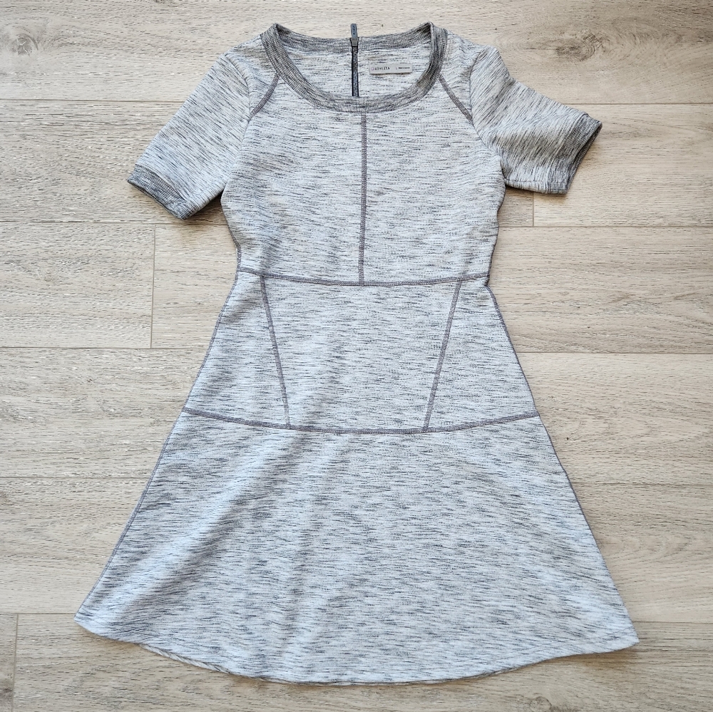 Athleta En Route Heathered Gray Dress Short Sleeves Womens Small